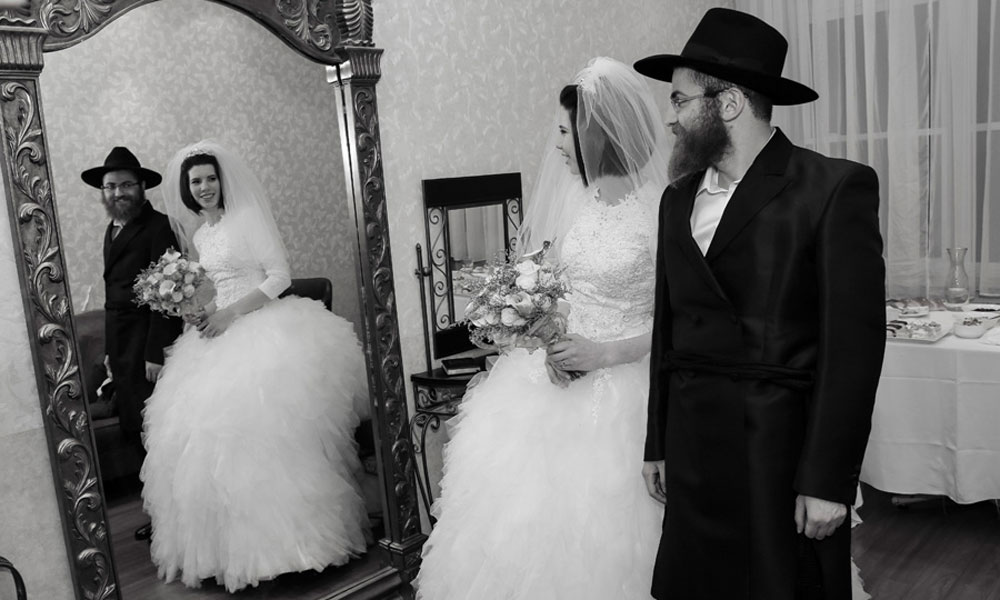 jewish wedding in the mirror